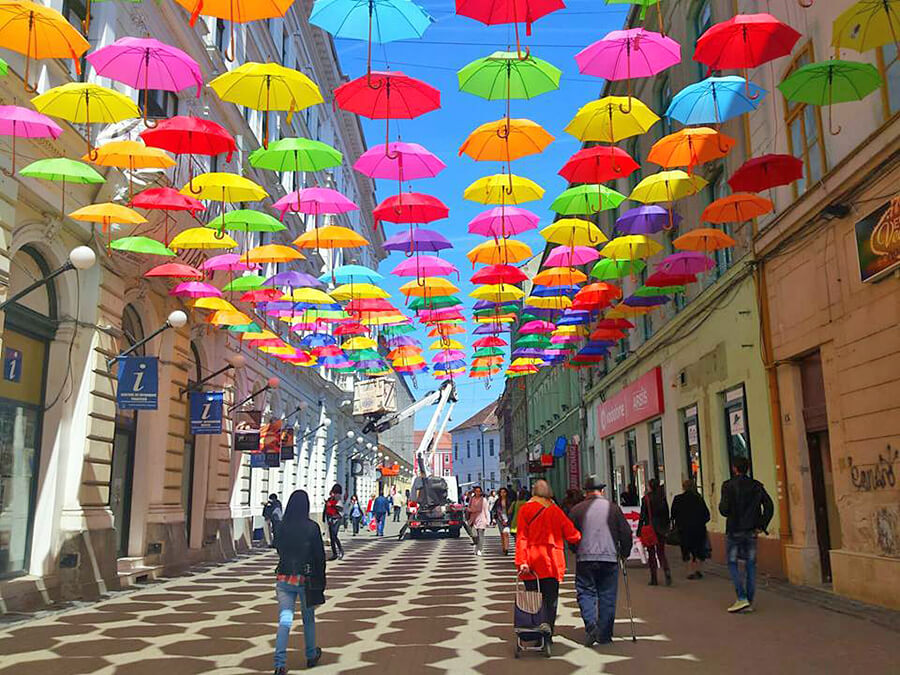 “Umbrele colorate”